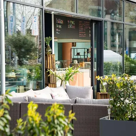 Elaya Hotel *